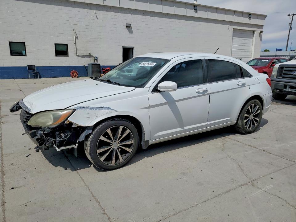 2013 Chrysler 200 მანქანა იყიდება აუქციონზე, vin: 1C3CCBBB1DN574604, აუქციონის ნომერი: 54815496