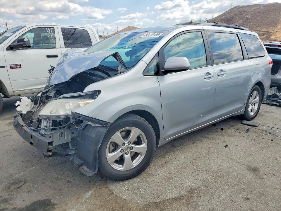 2014 Toyota Sienna მანქანა იყიდება აუქციონზე, vin: 5TDKK3DC8ES483525, აუქციონის ნომერი: 55419156