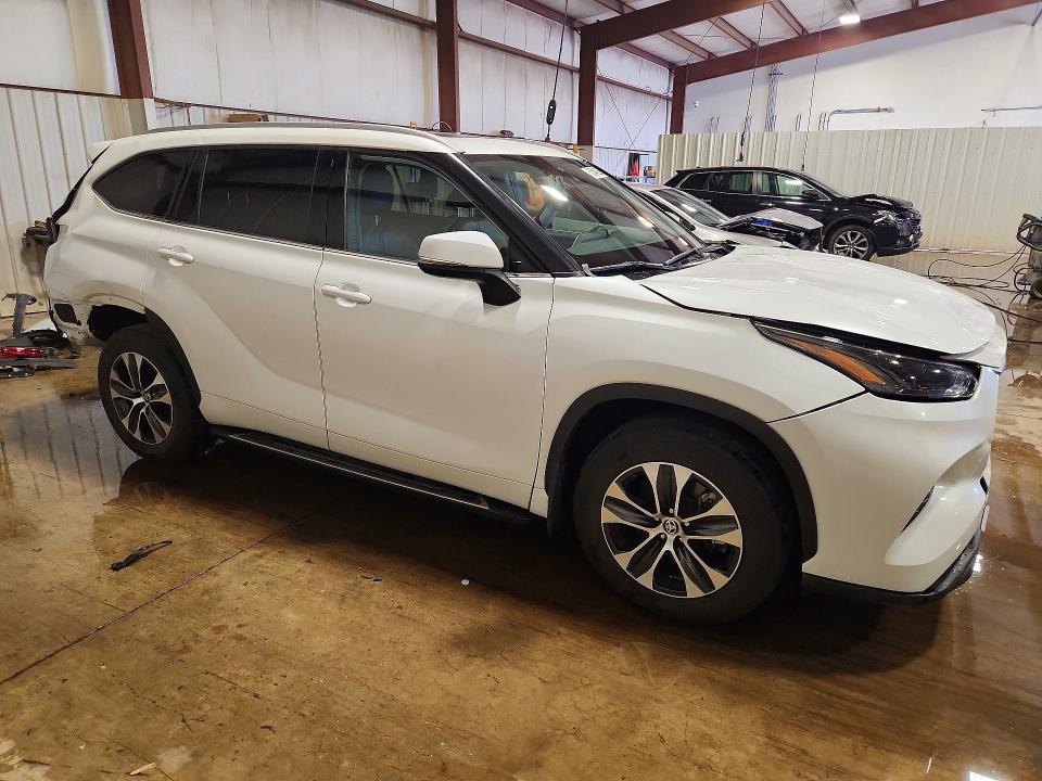 Продажа на аукционе авто 2022 Toyota Highlander, vin: 5TDHZRBH8NS563365, номер лота: 53548236