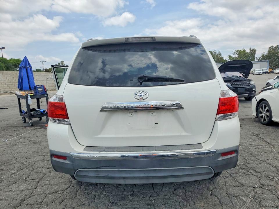 2011 Toyota Highlander მანქანა იყიდება აუქციონზე, vin: 5TDZK3EH8BS025780, აუქციონის ნომერი: 54890746