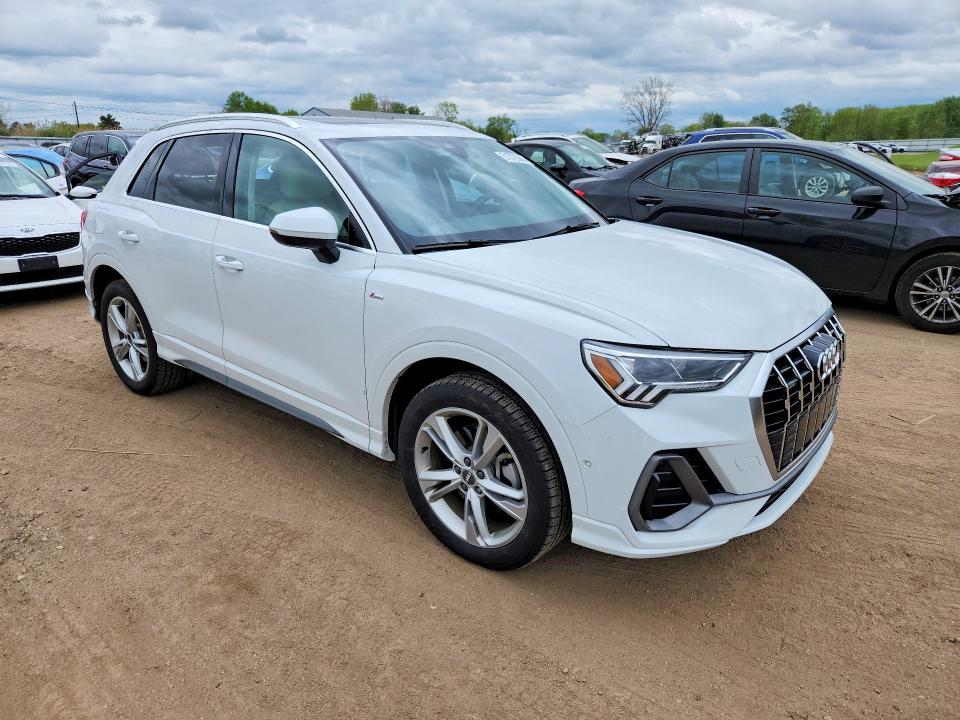 51372666 :رقم المزاد ، WA1EECF3XM1002519 vin ، 2021 Audi Q3 مزاد بيع
