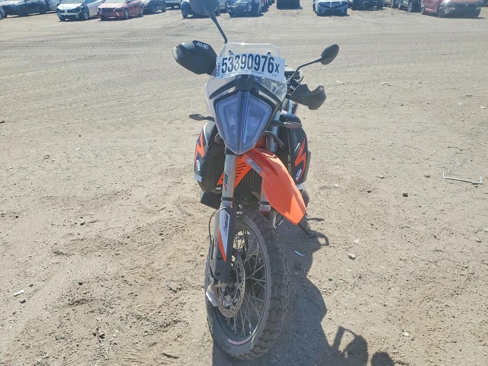 53390976 :رقم المزاد ، VBKTR6408MM805659 vin ، 2021 Ktm 890 مزاد بيع