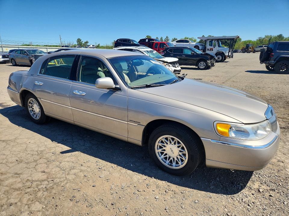 Продажа на аукционе авто 2000 Lincoln Town Car, vin: 1LNHM82W5YY934736, номер лота: 53299186