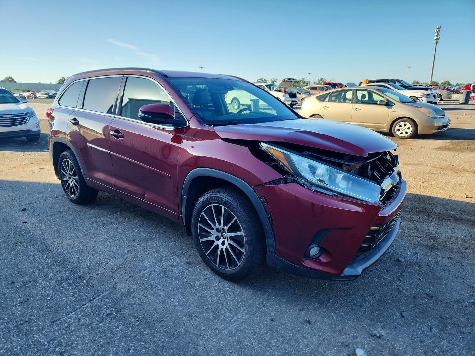 53695766 :رقم المزاد ، 5TDKZRFHXJS539000 vin ، 2018 Toyota Highlander مزاد بيع