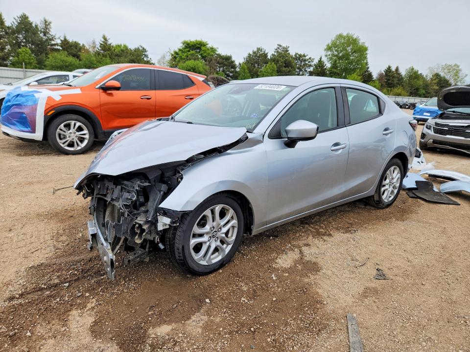 52184026 :رقم المزاد ، 3MYDLBYVXHY175489 vin ، 2017 Toyota Yaris Ia مزاد بيع
