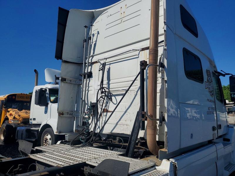 2015 Volvo Vn Vnl მანქანა იყიდება აუქციონზე, vin: 4V4NC9EH8FN919826, აუქციონის ნომერი: 55596096