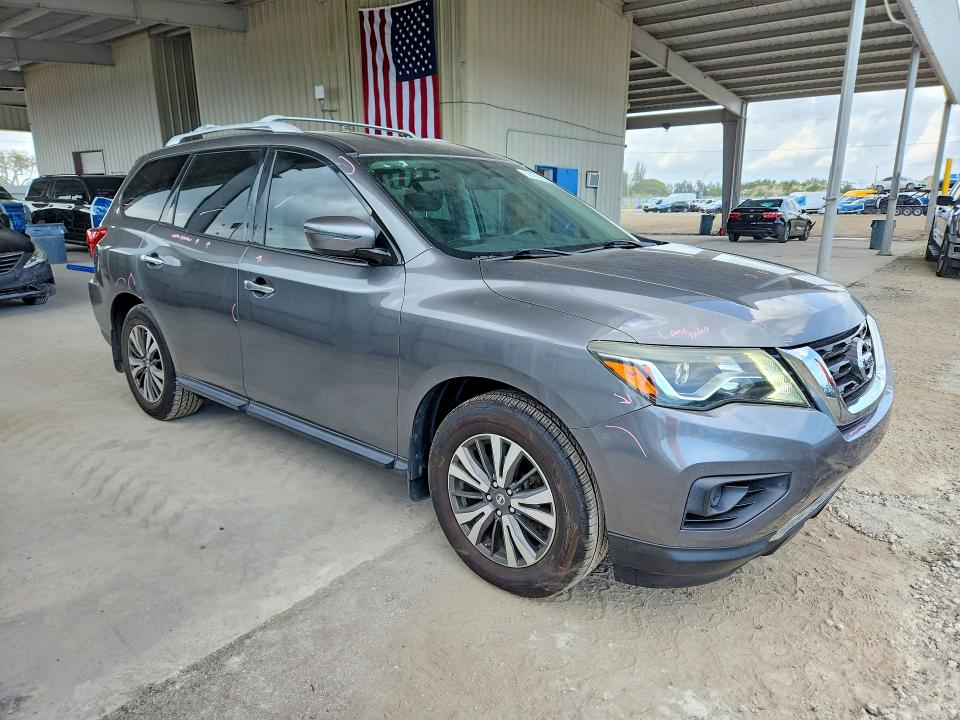Продажа на аукционе авто 2017 Nissan Pathfinder, vin: 5N1DR2MN1HC909010, номер лота: 52405256