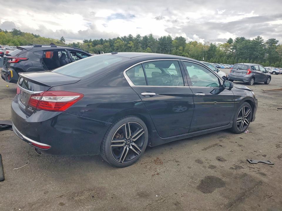 53691276 :رقم المزاد ، 1HGCR3F9XHA010214 vin ، 2017 Honda Accord مزاد بيع