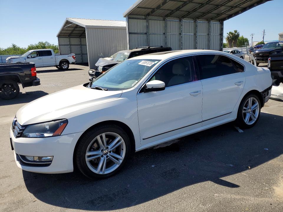 53061076 :رقم المزاد ، 1VWCN7A39EC075430 vin ، 2014 Volkswagen Passat مزاد بيع