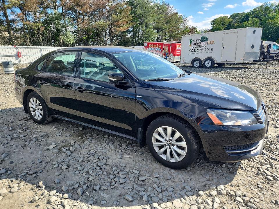 53895556 :رقم المزاد ، 1VWAT7A32FC009512 vin ، 2015 Volkswagen Passat مزاد بيع