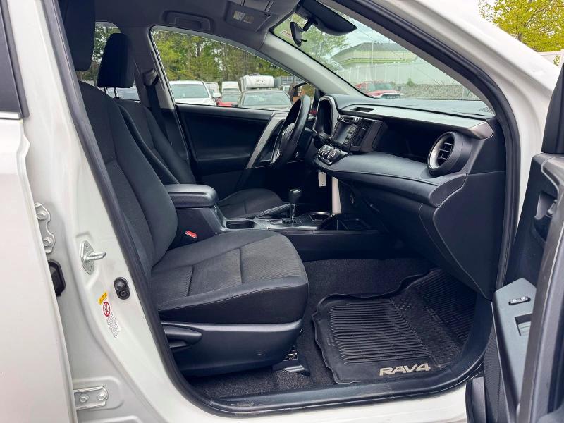 Продаж на аукціоні авто 2018 Toyota Rav4, vin: JTMBFREV8JJ219977, номер лоту: 53572726