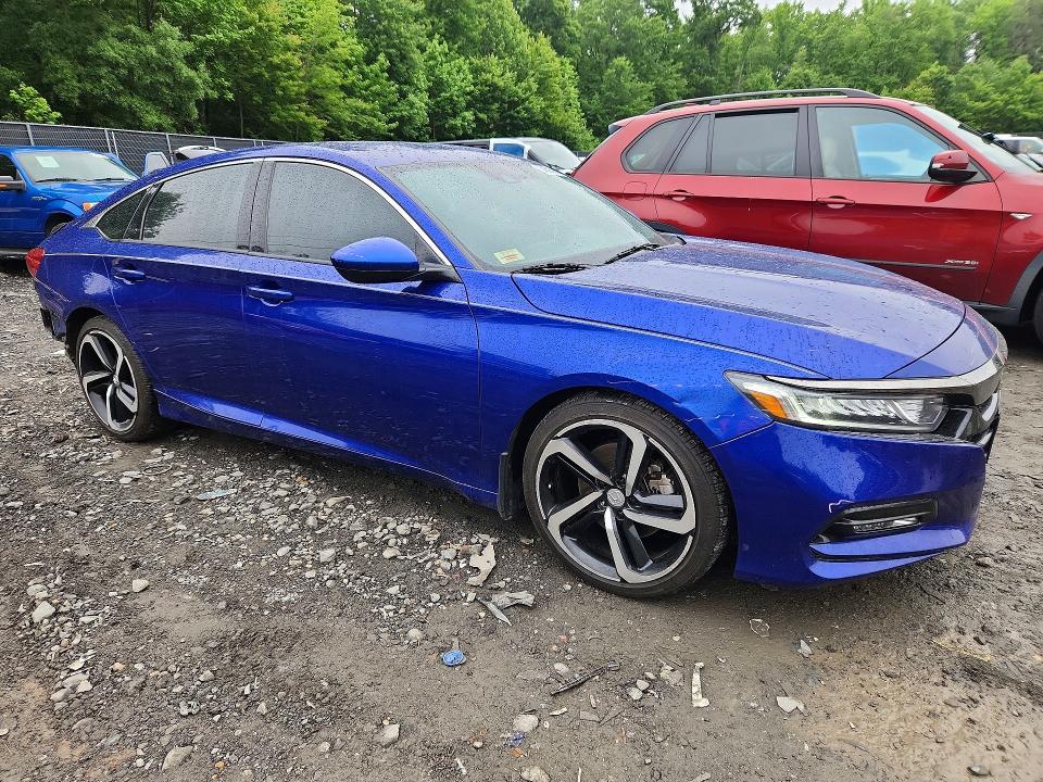 Продажа на аукционе авто 2018 Honda Accord, vin: 1HGCV1F38JA210395, номер лота: 54593986