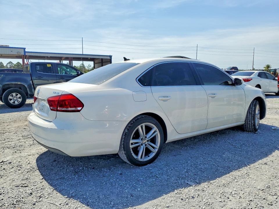 2014 Volkswagen Passat მანქანა იყიდება აუქციონზე, vin: 1VWBT7A32EC109564, აუქციონის ნომერი: 52615526