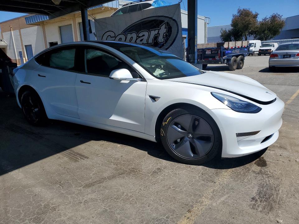 54847456 :رقم المزاد ، 5YJ3E1EA3JF161841 vin ، 2018 Tesla Model 3 مزاد بيع