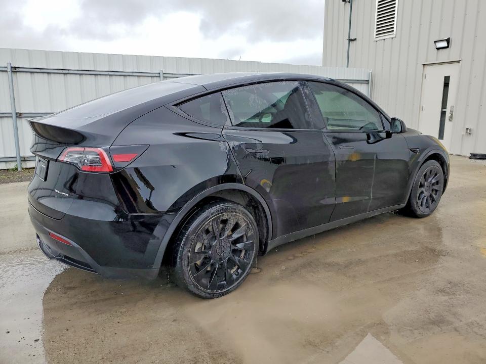 55254296 :رقم المزاد ، 7SAYGDEE4NF385486 vin ، 2022 Tesla Model Y مزاد بيع