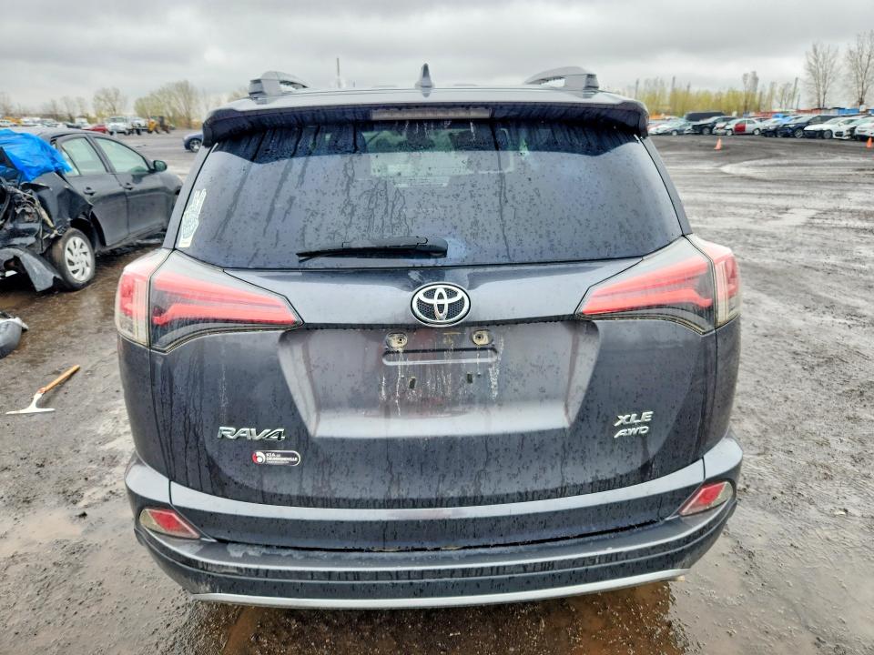 52132746 :رقم المزاد ، 2T3RFREV7JW700321 vin ، 2018 Toyota Rav4 مزاد بيع