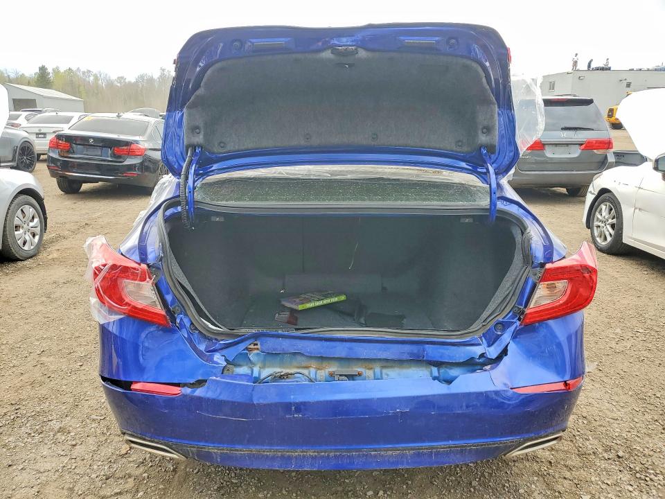 Продажа на аукционе авто 2018 Honda Accord, vin: 1HGCV1F30JA811588, номер лота: 52215456