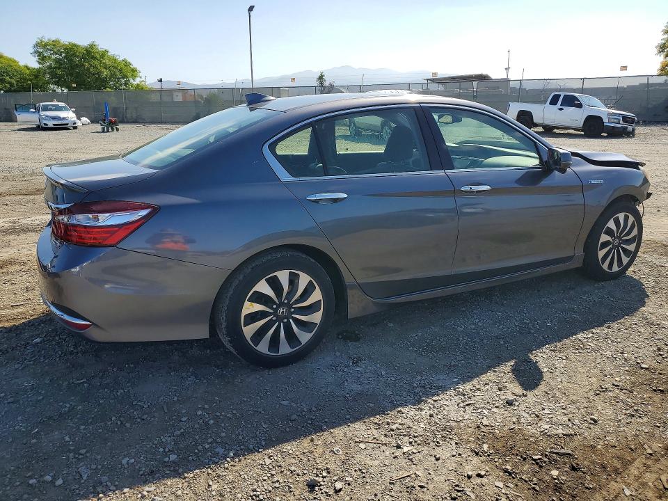Продаж на аукціоні авто 2017 Honda Accord, vin: JHMCR6F76HC007554, номер лоту: 52892606