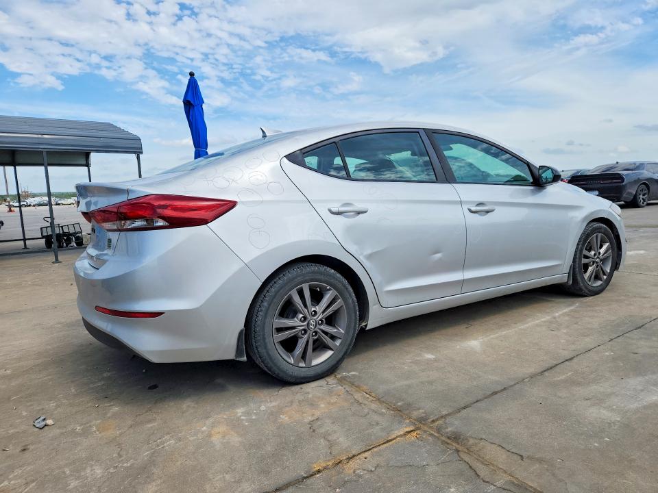 52705106 :رقم المزاد ، 5NPD84LF8HH092104 vin ، 2017 Hyundai Elantra مزاد بيع