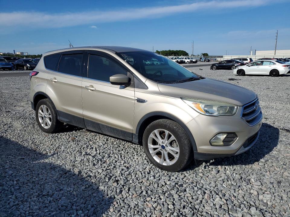 51451486 :رقم المزاد ، 1FMCU0GD2HUC19410 vin ، 2017 Ford Escape مزاد بيع