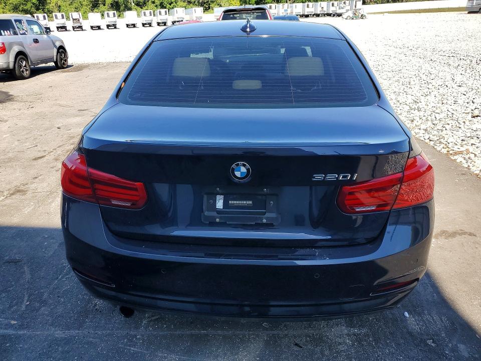 53737646 :رقم المزاد ، WBA8E1G3XHNU16336 vin ، 2017 Bmw 320 مزاد بيع