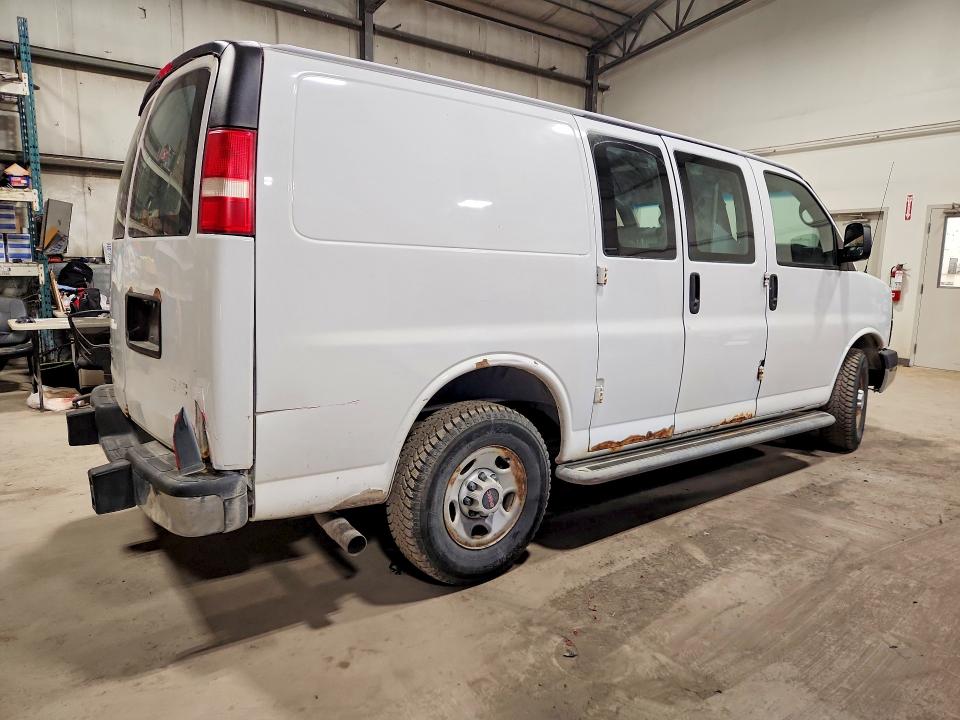 52675206 :رقم المزاد ، 1GTW7FCF2F1174292 vin ، 2015 Gmc Savana مزاد بيع