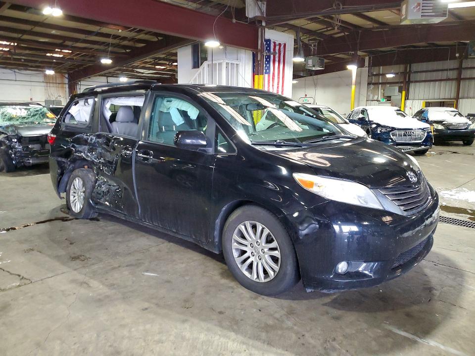 52729746 :رقم المزاد ، 5TDYK3DC6FS688000 vin ، 2015 Toyota Sienna مزاد بيع