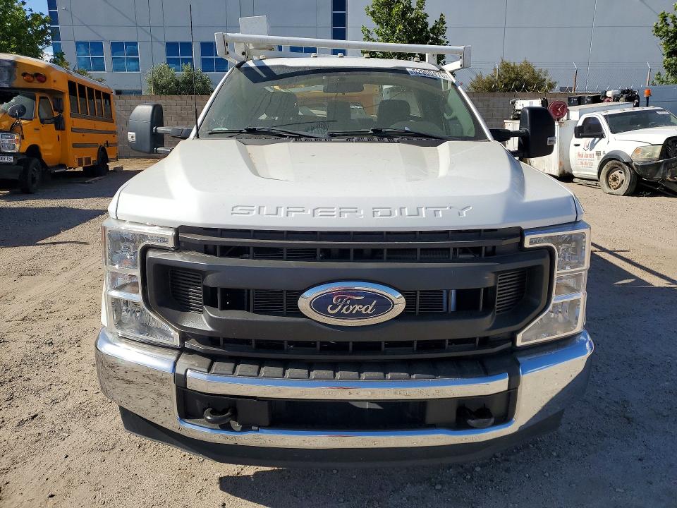 52900476 :رقم المزاد ، 1FDRF3E6XNEC66944 vin ، 2022 Ford F350 مزاد بيع