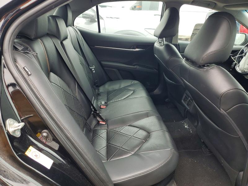 52369436 :رقم المزاد ، 4T1B21HK8JU001546 vin ، 2018 Toyota Camry Hybrid مزاد بيع