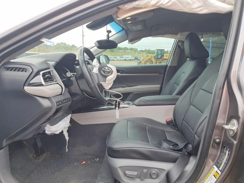 53956676 :رقم المزاد ، 4T1B21HK3JU505826 vin ، 2018 Toyota Camry Hybrid مزاد بيع
