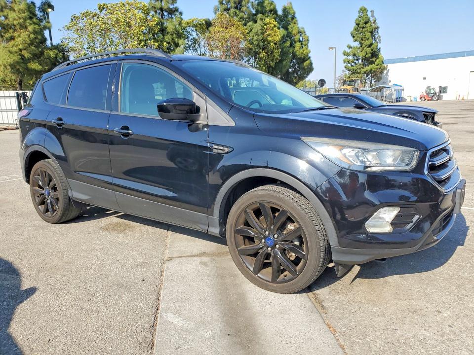 2017 Ford Escape მანქანა იყიდება აუქციონზე, vin: 1FMCU0G96HUE16799, აუქციონის ნომერი: 53320106