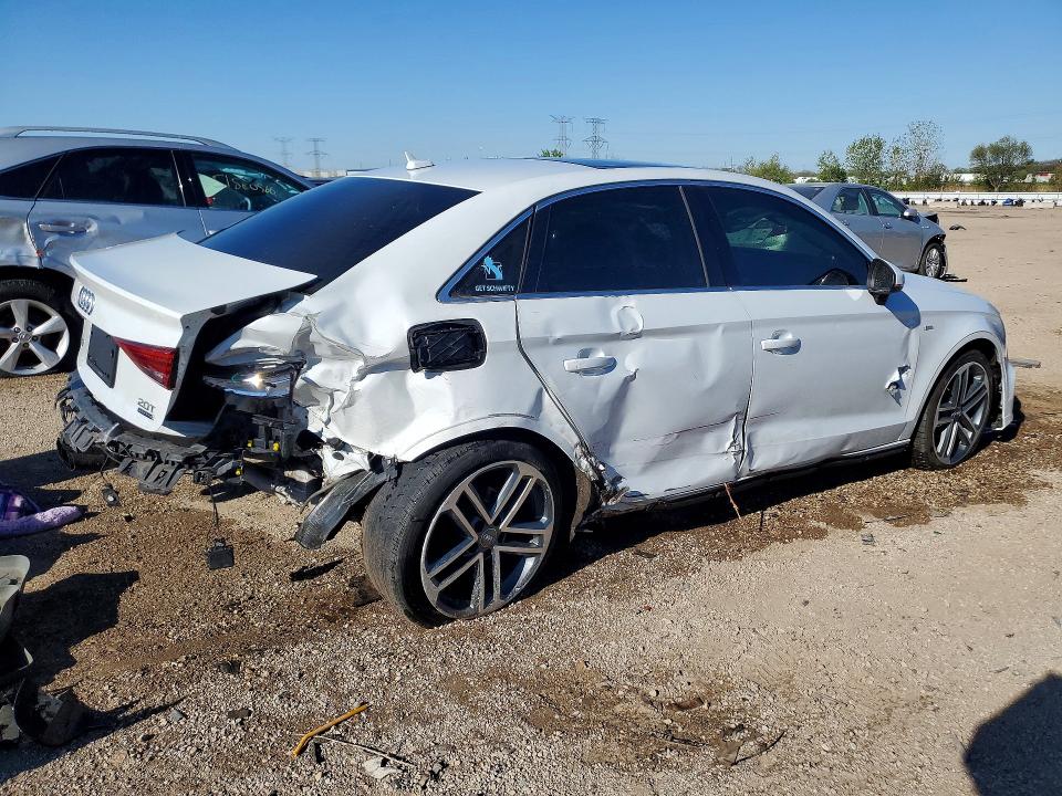 53122806 :رقم المزاد ، WAUJ8GFF0J1011249 vin ، 2018 Audi A3 مزاد بيع