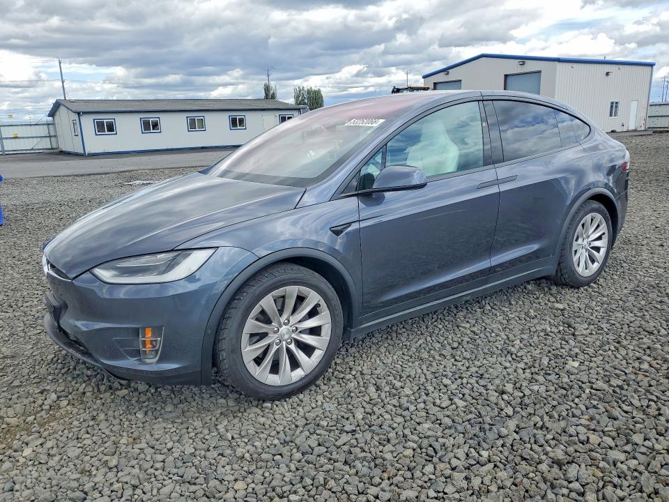 53252066 :رقم المزاد ، 5YJXCBE21JF090385 vin ، 2018 Tesla Model X مزاد بيع