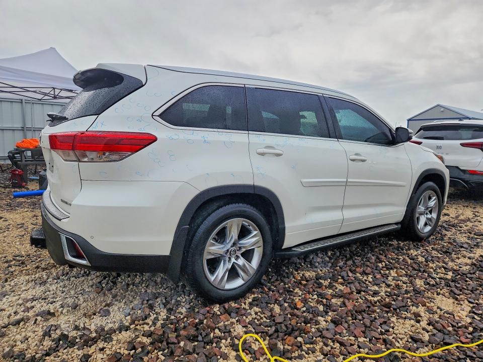 53960576 :رقم المزاد ، 5TDDZRFHXJS821923 vin ، 2018 Toyota Highlander مزاد بيع