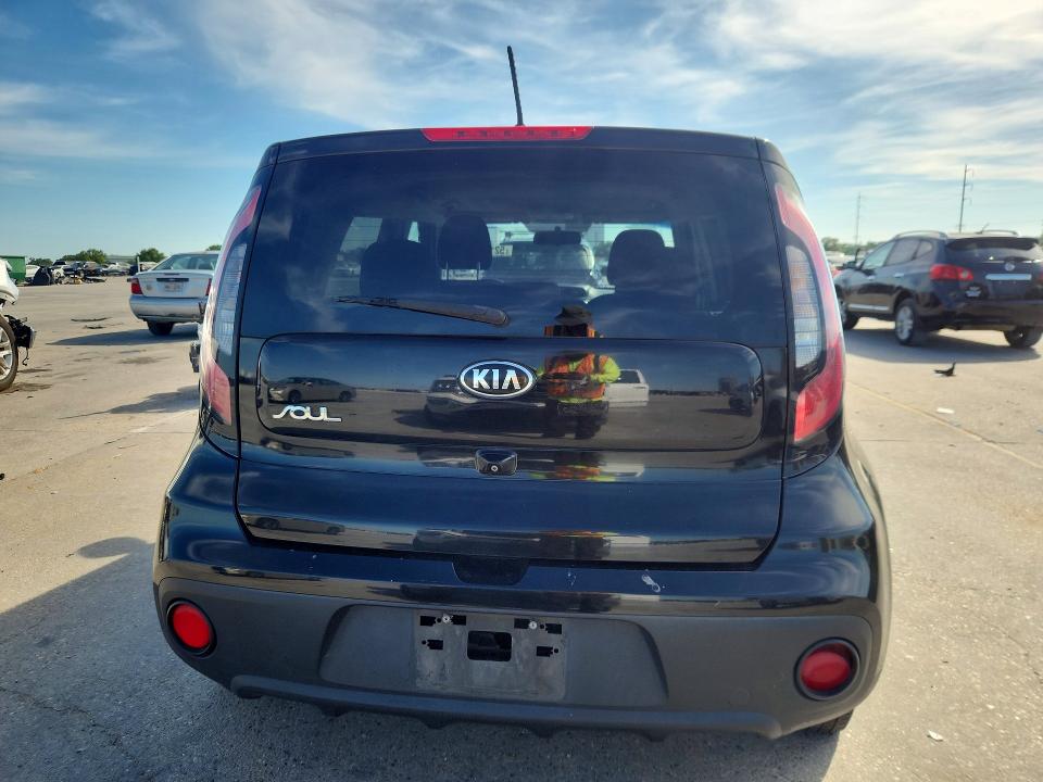 Продаж на аукціоні авто 2018 Kia Soul, vin: KNDJN2A20J7507541, номер лоту: 52169026