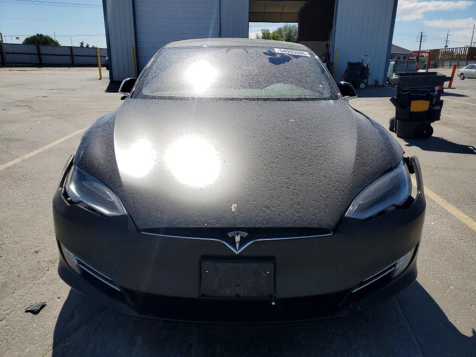 54095086 :رقم المزاد ، 5YJSA1E42JF296598 vin ، 2018 Tesla Model S مزاد بيع