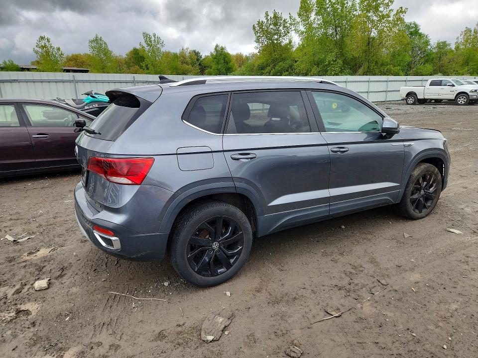 53734696 :رقم المزاد ، 3VVLX7B2XNM098718 vin ، 2022 Volkswagen Taos مزاد بيع