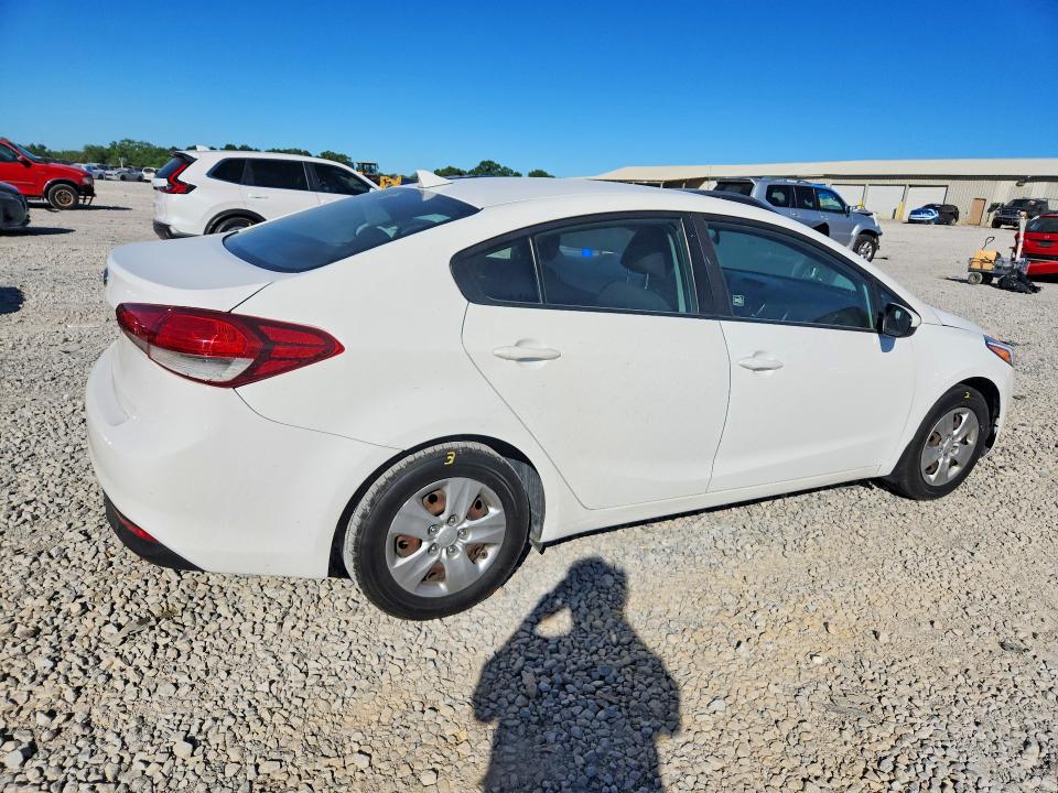 2017 Kia Forte მანქანა იყიდება აუქციონზე, vin: 3KPFK4A73HE055665, აუქციონის ნომერი: 53647086