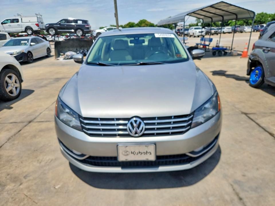 54909556 :رقم المزاد ، 1VWBN7A33EC102391 vin ، 2014 Volkswagen Passat مزاد بيع
