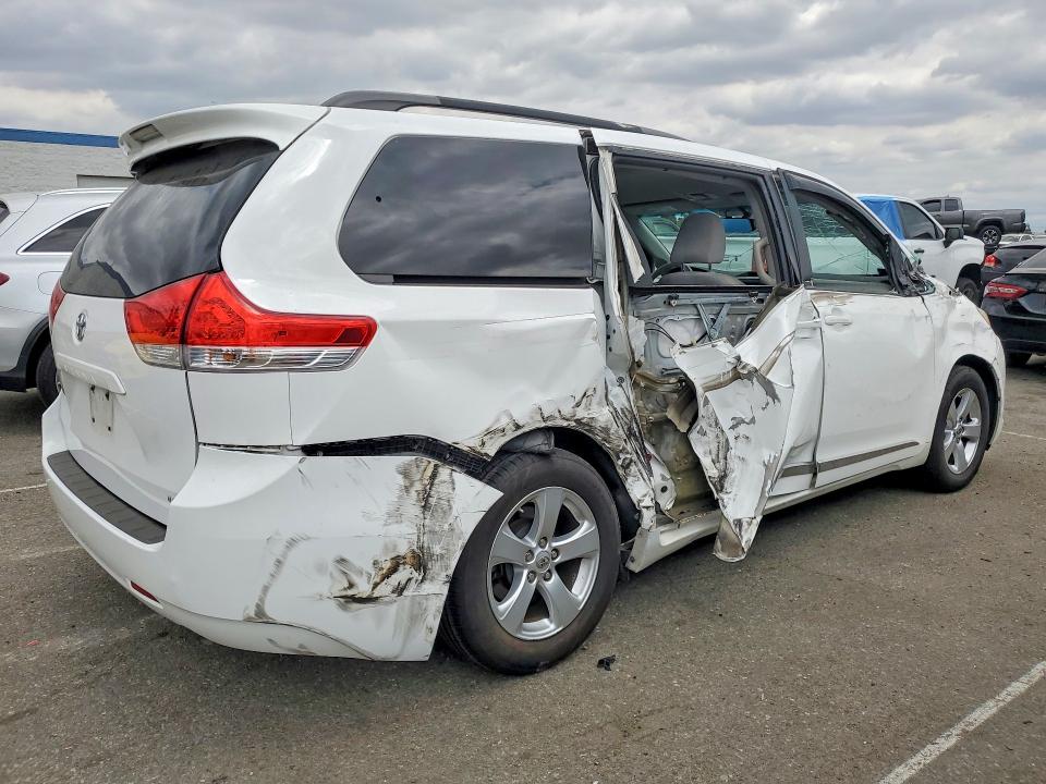 Продаж на аукціоні авто 2013 Toyota Sienna, vin: 5TDKK3DC7DS368414, номер лоту: 55717206