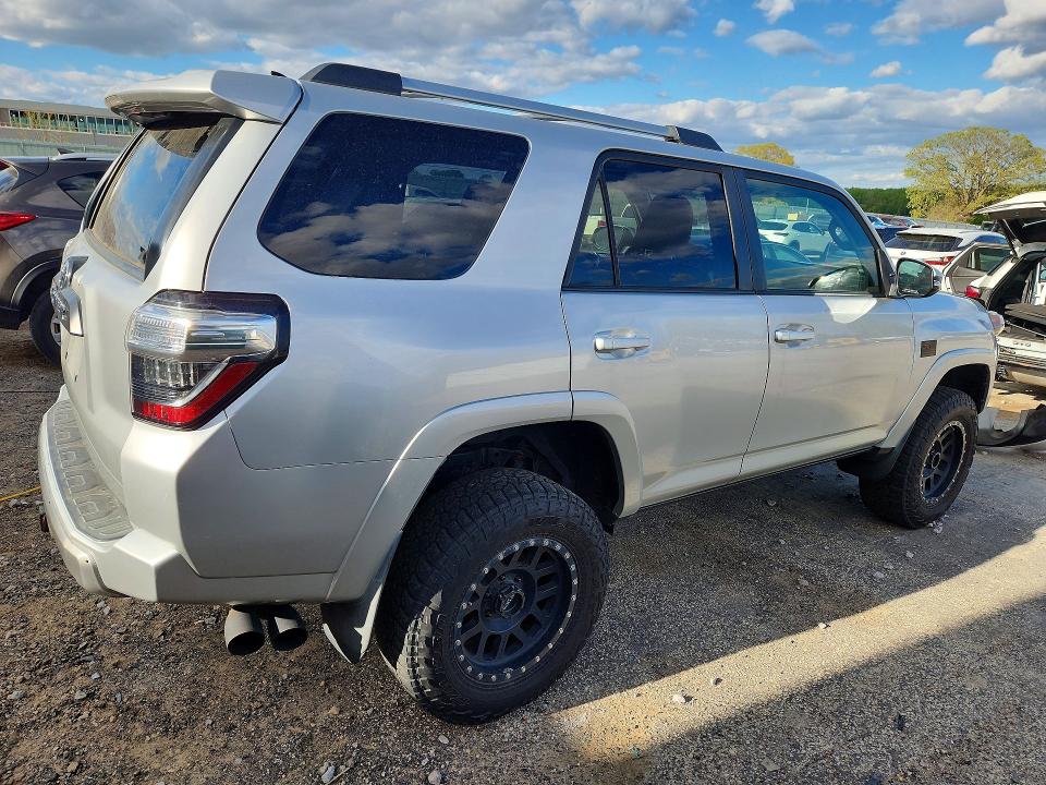 52952496 :رقم المزاد ، JTEBU5JR0F5239563 vin ، 2015 Toyota 4runner مزاد بيع
