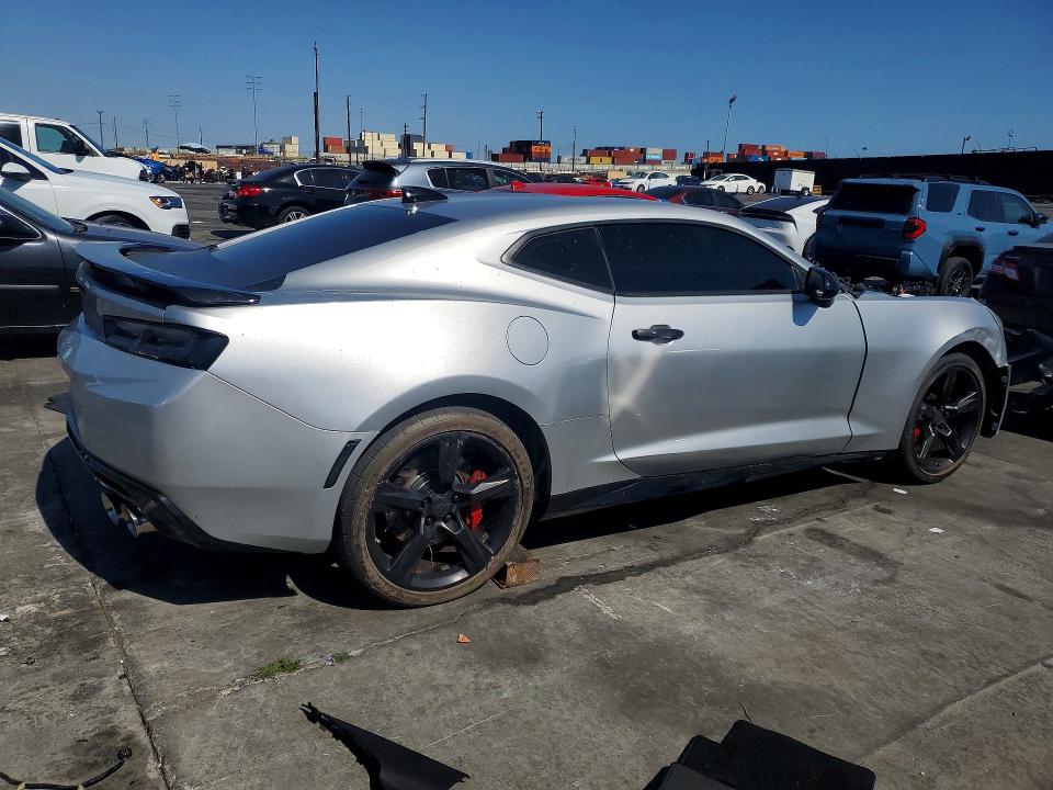 53127656 :رقم المزاد ، 1G1FF1R71J0166858 vin ، 2018 Chevrolet Camaro مزاد بيع