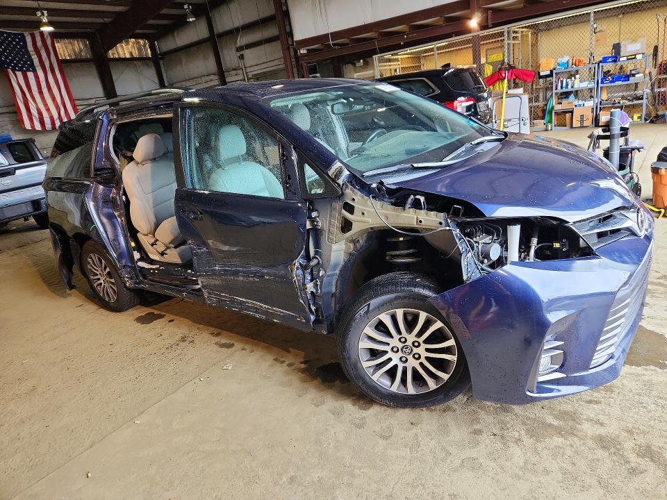 53874776 :رقم المزاد ، 5TDYZ3DC6JS954751 vin ، 2018 Toyota Sienna مزاد بيع