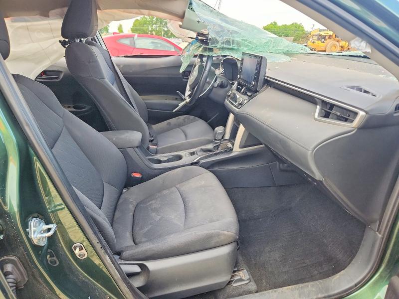 53812136 :رقم المزاد ، 7MUCAAAG7NV031042 vin ، 2022 Toyota Corolla Cross مزاد بيع