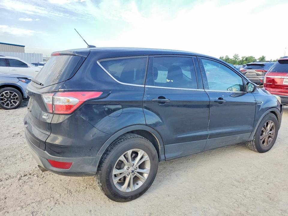 53838556 :رقم المزاد ، 1FMCU9GD1HUC74810 vin ، 2017 Ford Escape مزاد بيع