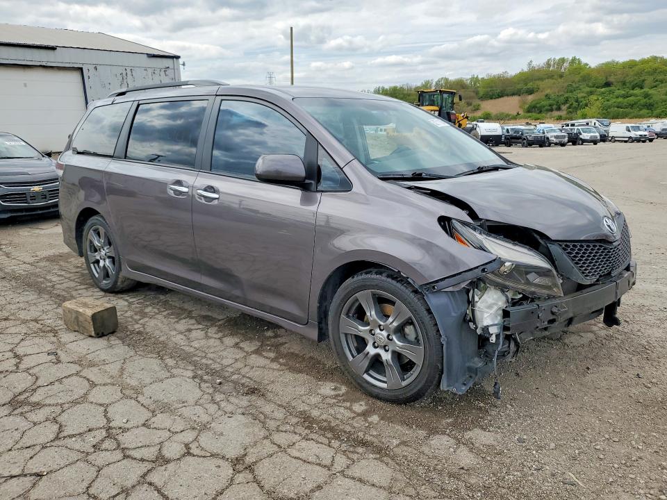 52711156 :رقم المزاد ، 5TDXZ3DC3HS834086 vin ، 2017 Toyota Sienna مزاد بيع