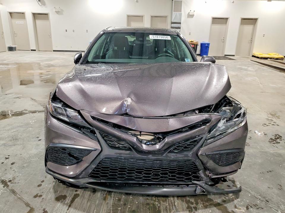 51819856 :رقم المزاد ، 4T1S11AK1MU605375 vin ، 2021 Toyota Camry مزاد بيع