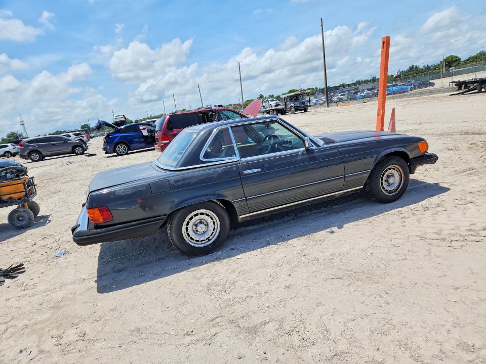 51965926 :رقم المزاد ، WDBBA45C1FA024213 vin ، 1985 Mercedes-benz 380 مزاد بيع