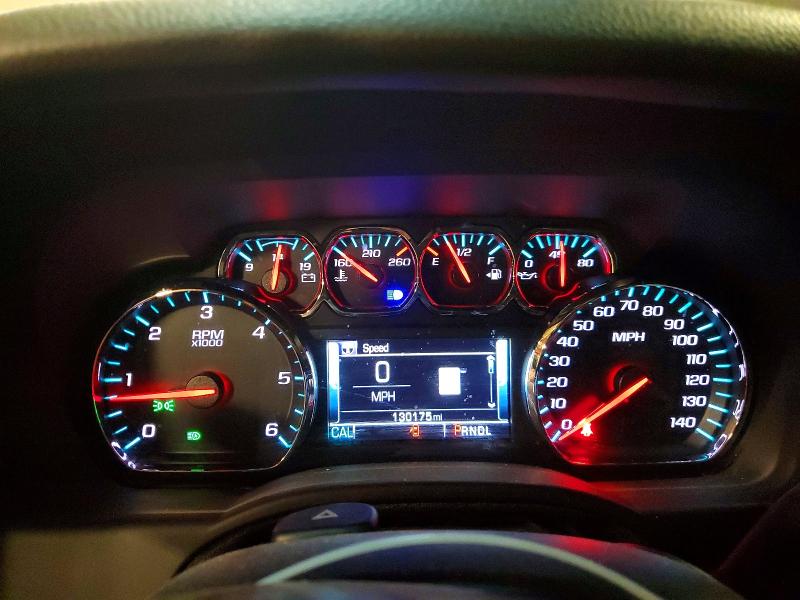 55282426 :رقم المزاد ، 1GNSKHKC8JR357682 vin ، 2018 Chevrolet Suburban مزاد بيع