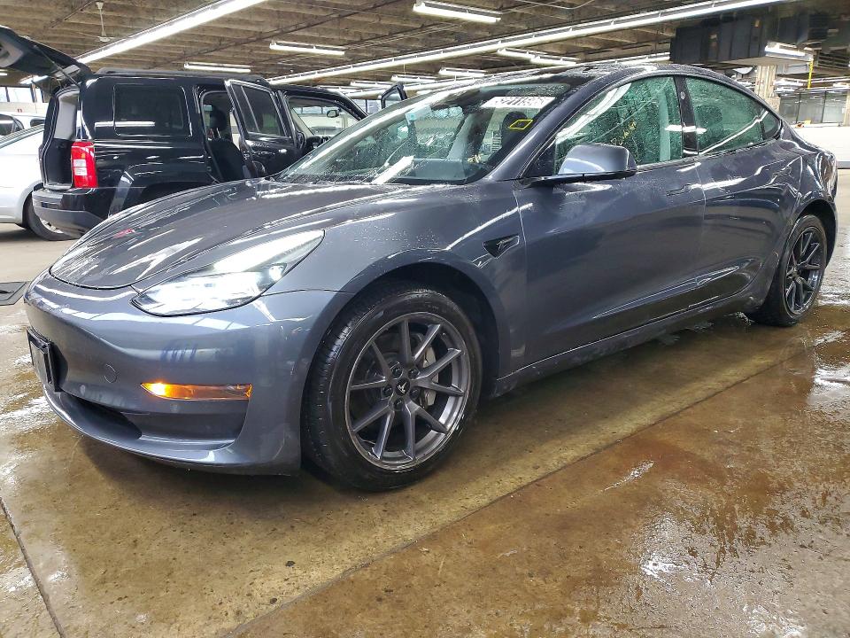 52211596 :رقم المزاد ، 5YJ3E1EA1NF290022 vin ، 2022 Tesla Model 3 مزاد بيع